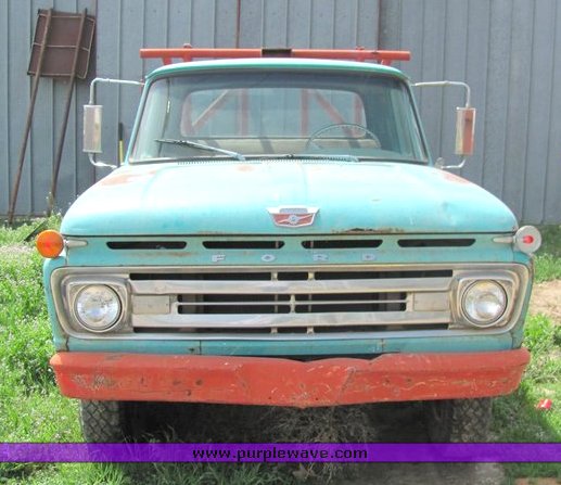 image for item 4002 1962 Ford F250 winch truck
