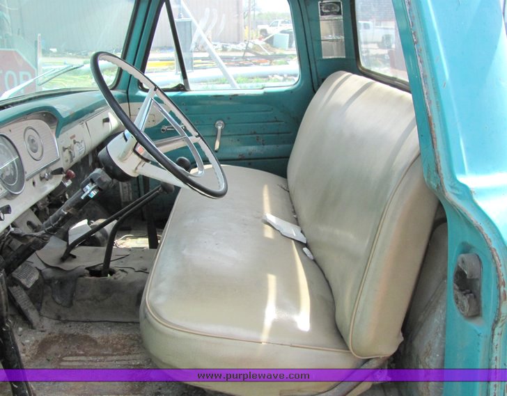 image for item 4002 1962 Ford F250 winch truck