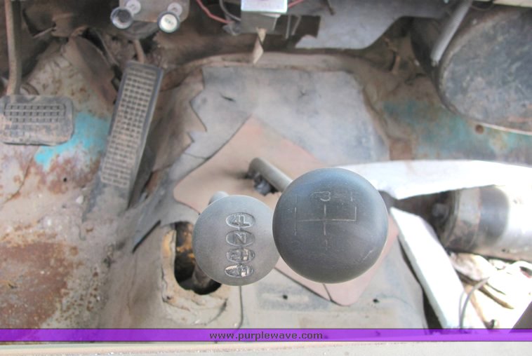 image for item 4002 1962 Ford F250 winch truck