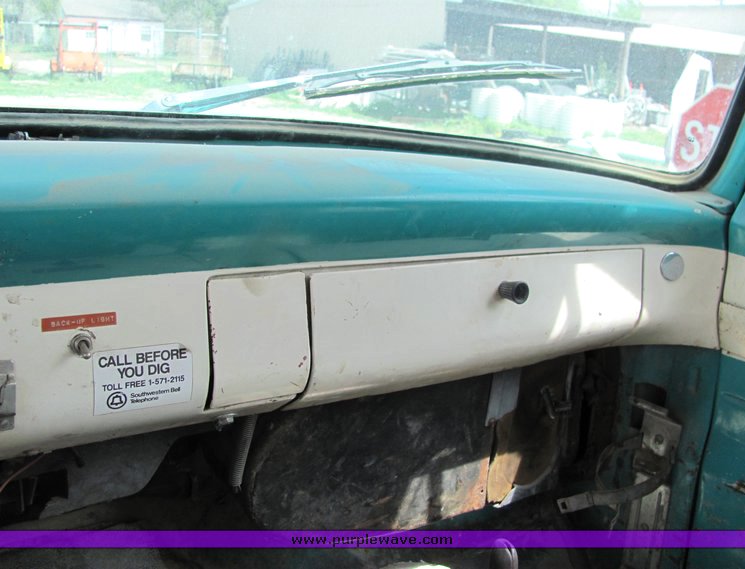 image for item 4002 1962 Ford F250 winch truck