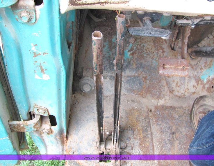 image for item 4002 1962 Ford F250 winch truck