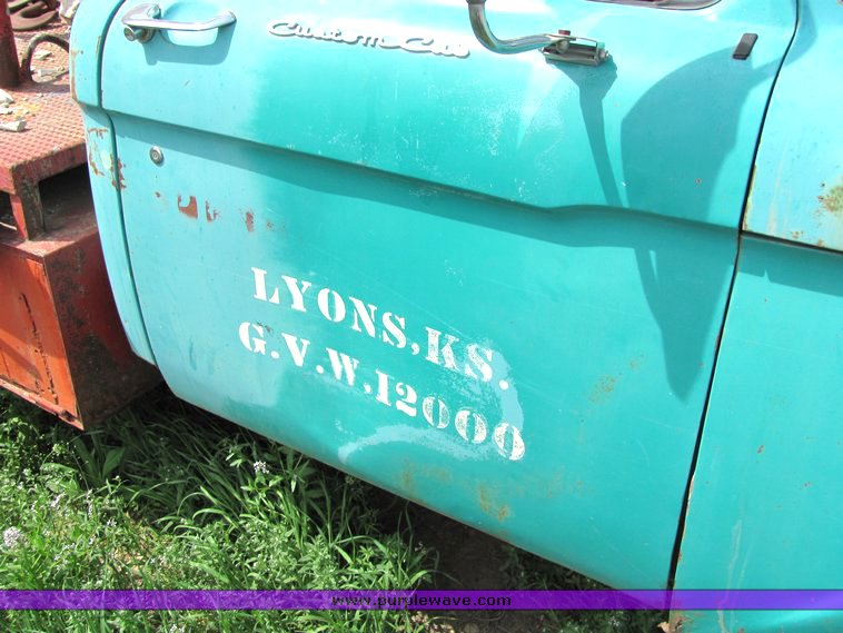 image for item 4002 1962 Ford F250 winch truck