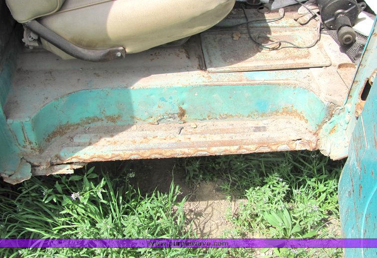 image for item 4002 1962 Ford F250 winch truck