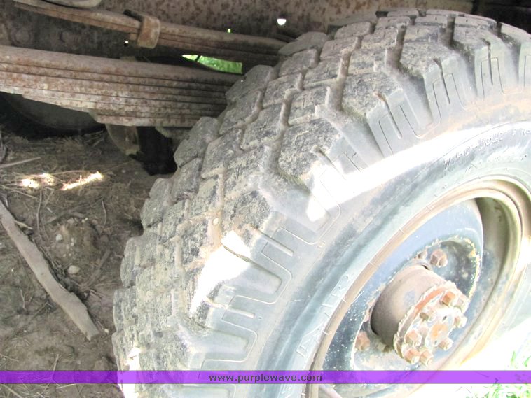 image for item 4002 1962 Ford F250 winch truck