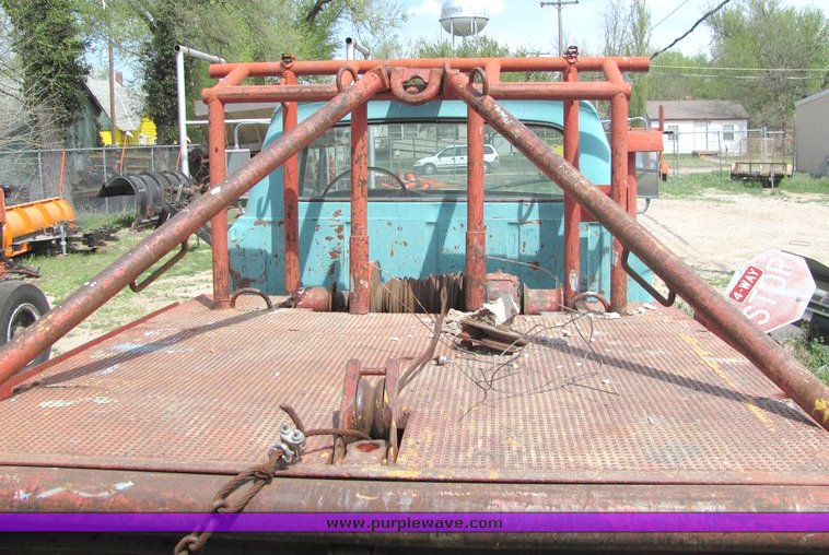 image for item 4002 1962 Ford F250 winch truck