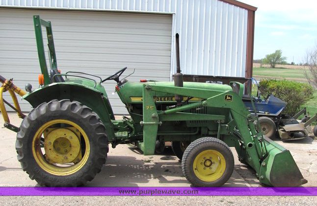 image for item 4008 1981 John Deere 950 tractor with loader