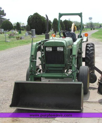 image for item 4008 1981 John Deere 950 tractor with loader