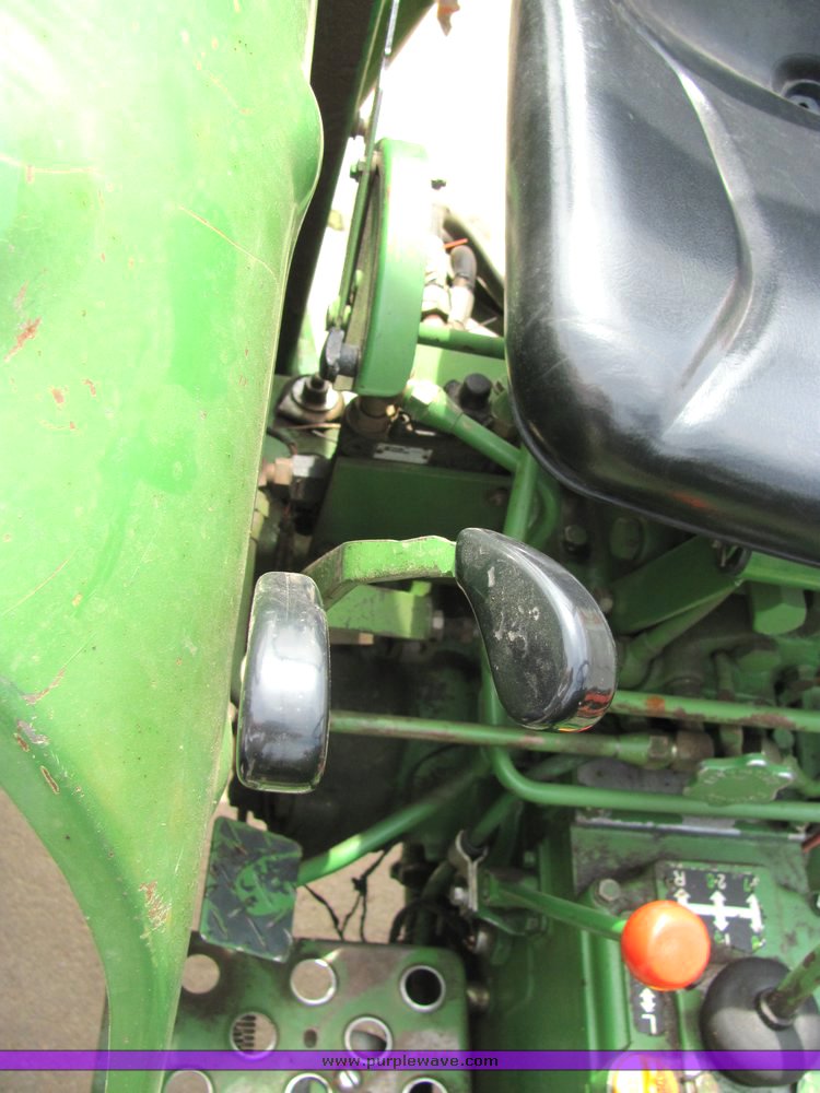 image for item 4008 1981 John Deere 950 tractor with loader