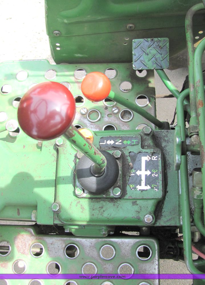 image for item 4008 1981 John Deere 950 tractor with loader