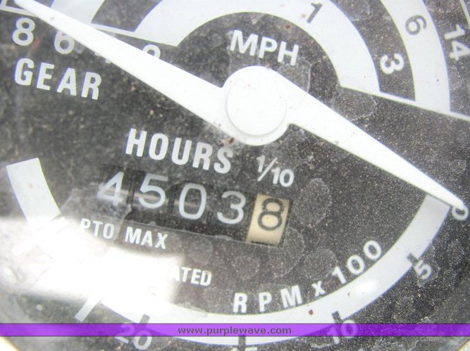 image for item 4008 1981 John Deere 950 tractor with loader