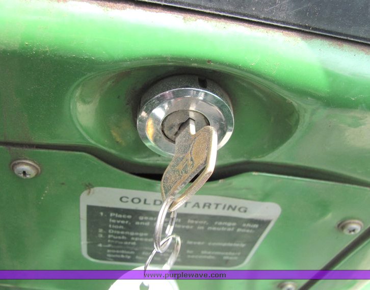 image for item 4008 1981 John Deere 950 tractor with loader