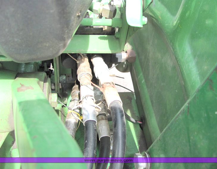 image for item 4008 1981 John Deere 950 tractor with loader