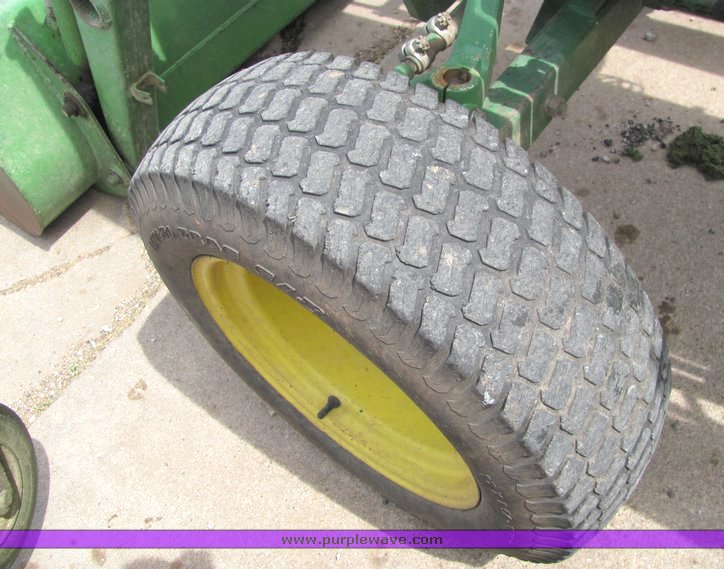 image for item 4008 1981 John Deere 950 tractor with loader