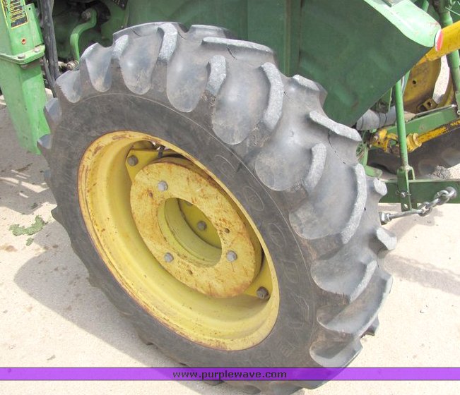 image for item 4008 1981 John Deere 950 tractor with loader