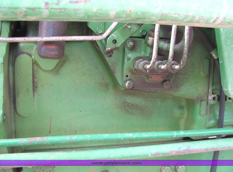 image for item 4008 1981 John Deere 950 tractor with loader