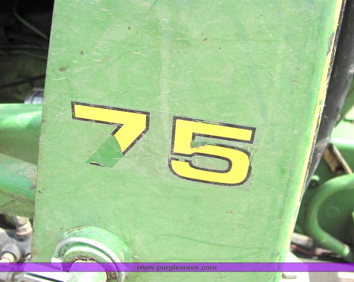 image for item 4008 1981 John Deere 950 tractor with loader