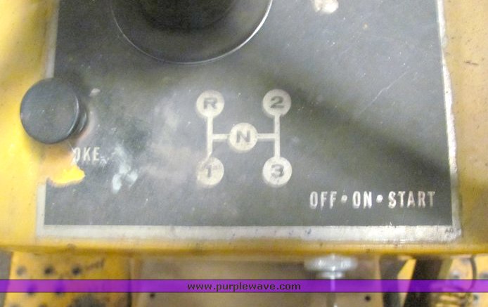 image for item 4010 International Cub Cadet 122 riding lawn mower