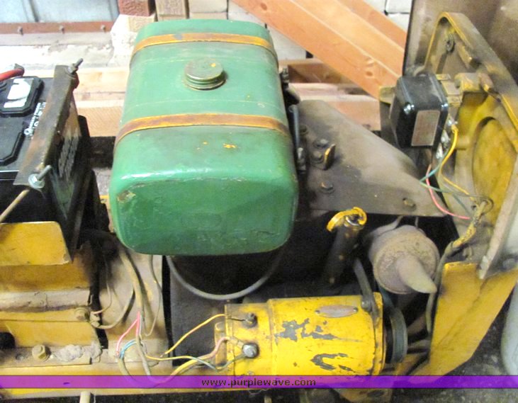 image for item 4010 International Cub Cadet 122 riding lawn mower