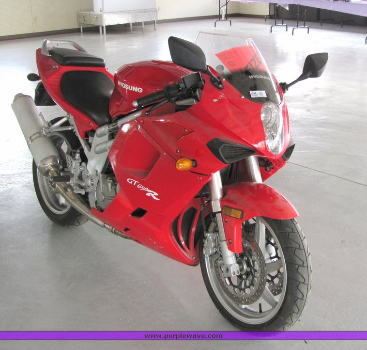 image for item 4044 2006 Hyosung Cometot 650R motorcycle