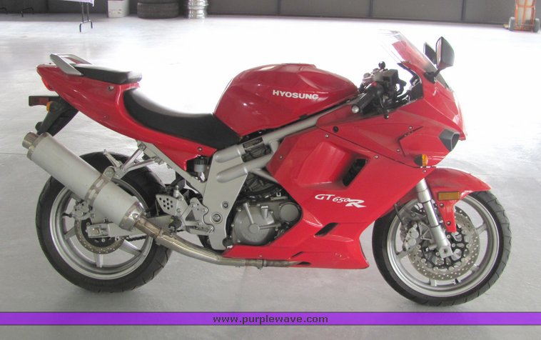 image for item 4044 2006 Hyosung Cometot 650R motorcycle