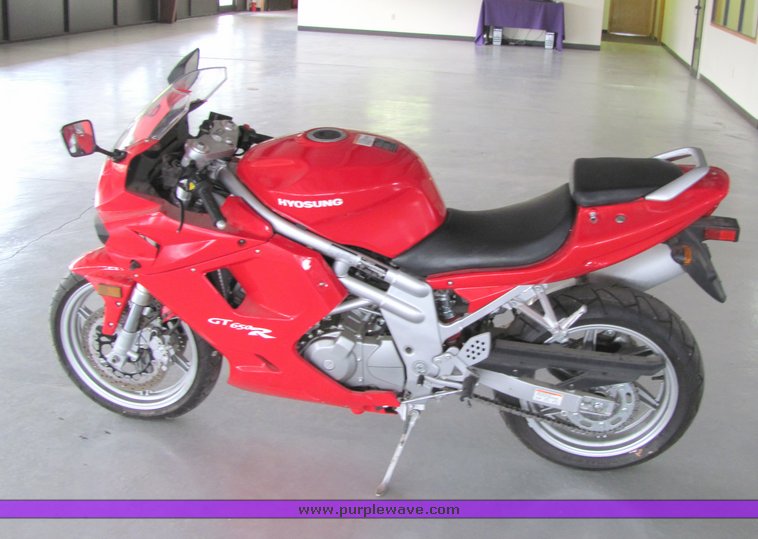 image for item 4044 2006 Hyosung Cometot 650R motorcycle