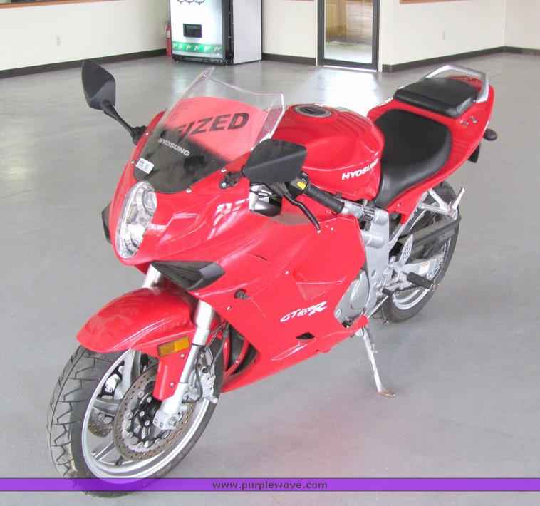 image for item 4044 2006 Hyosung Cometot 650R motorcycle