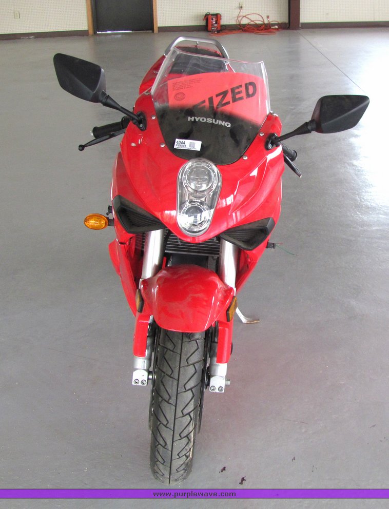 image for item 4044 2006 Hyosung Cometot 650R motorcycle