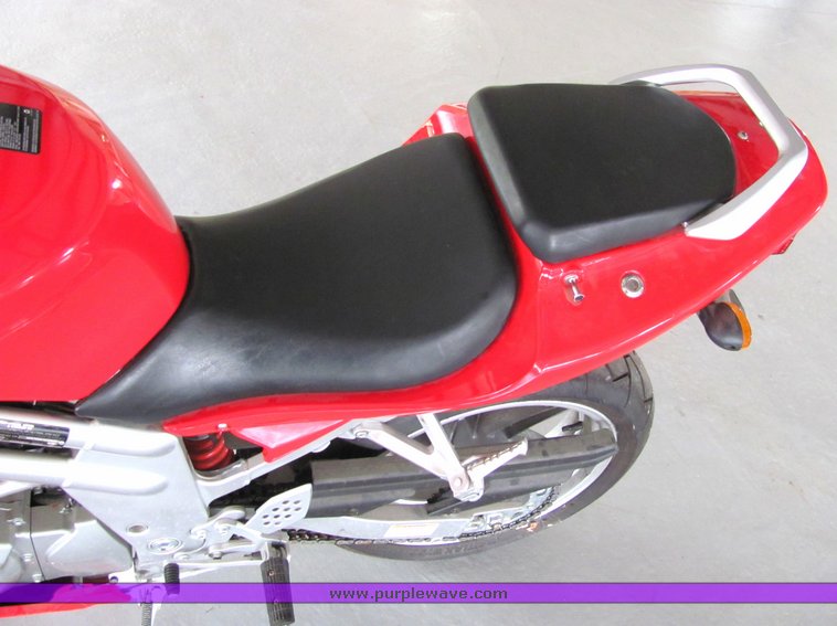 image for item 4044 2006 Hyosung Cometot 650R motorcycle