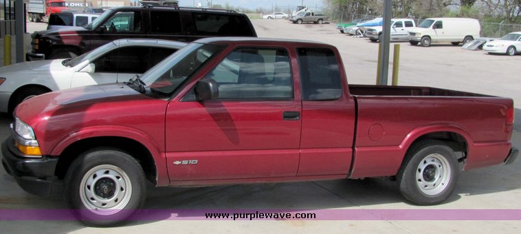 image for item 4064 2001 Chevrolet S-10 pickup