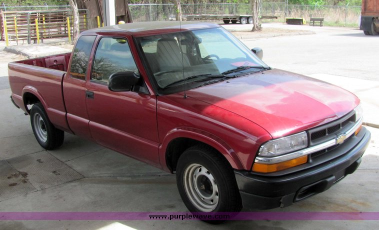 image for item 4064 2001 Chevrolet S-10 pickup