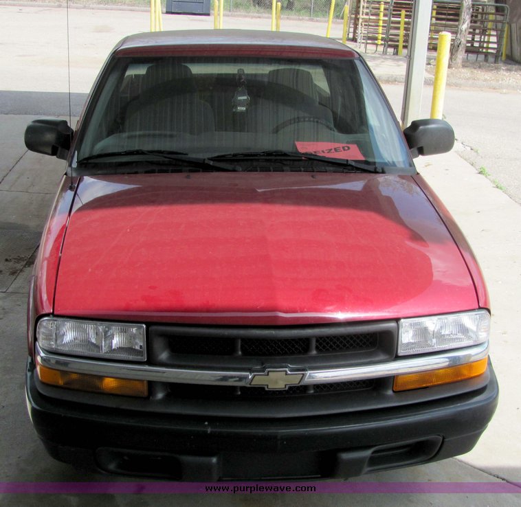 image for item 4064 2001 Chevrolet S-10 pickup
