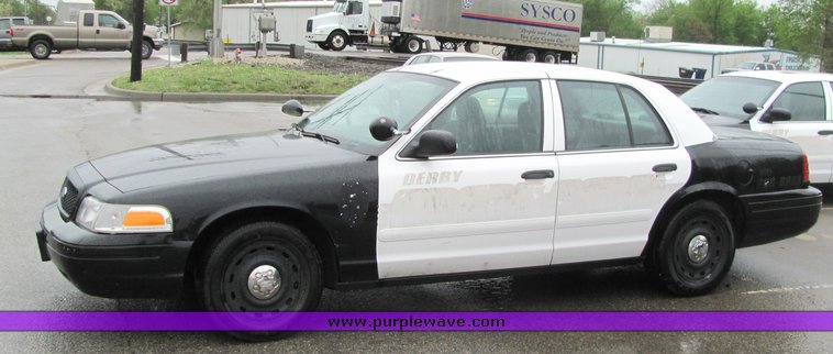 image for item 4065 2005 Ford Crown Victoria Police Interceptor
