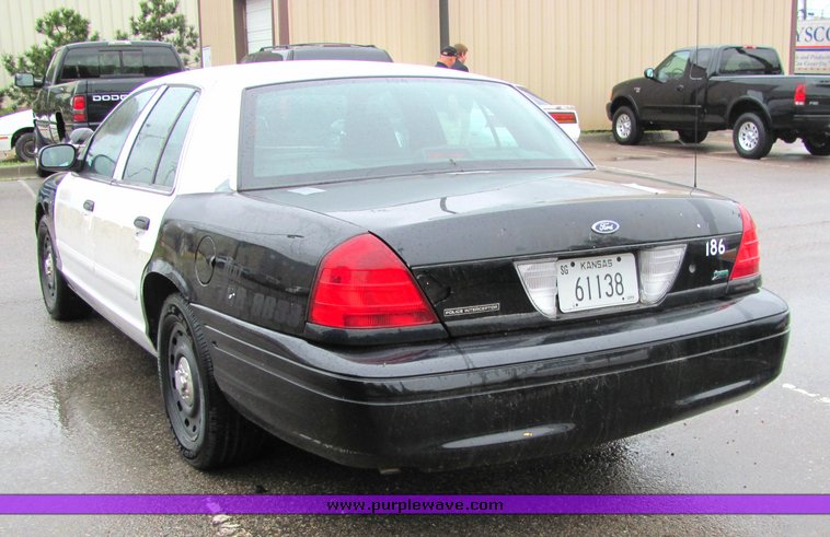 image for item 4065 2005 Ford Crown Victoria Police Interceptor