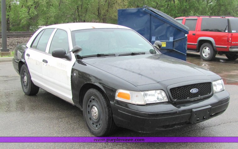 image for item 4065 2005 Ford Crown Victoria Police Interceptor