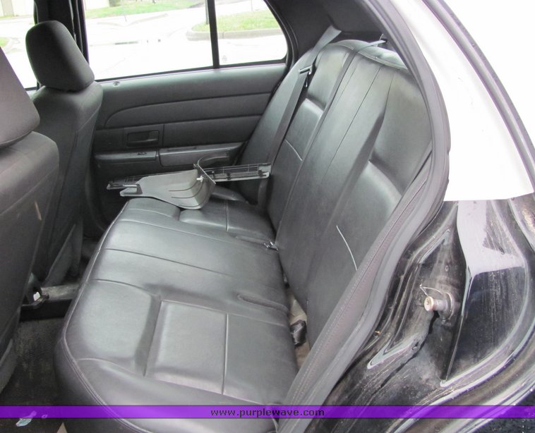 image for item 4065 2005 Ford Crown Victoria Police Interceptor