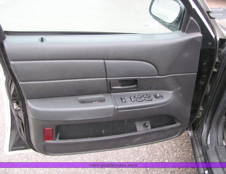 image for item 4065 2005 Ford Crown Victoria Police Interceptor