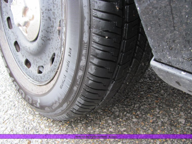 image for item 4065 2005 Ford Crown Victoria Police Interceptor