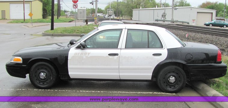 image for item 4066 2005 Ford Crown Victoria Police Interceptor
