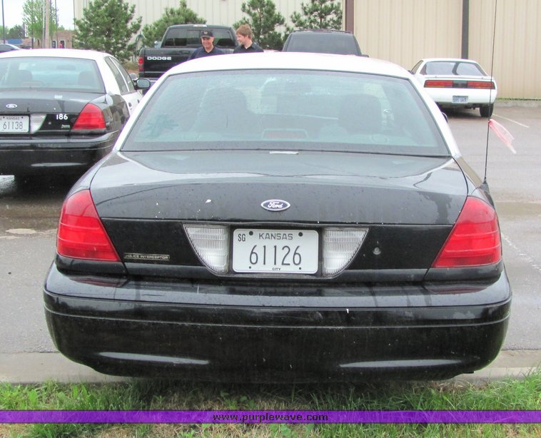 image for item 4066 2005 Ford Crown Victoria Police Interceptor