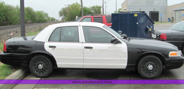 image for item 4066 2005 Ford Crown Victoria Police Interceptor