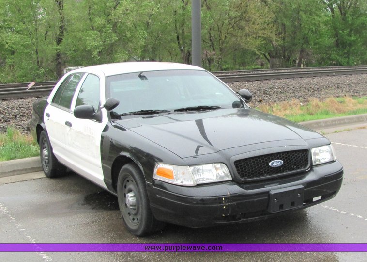 image for item 4066 2005 Ford Crown Victoria Police Interceptor
