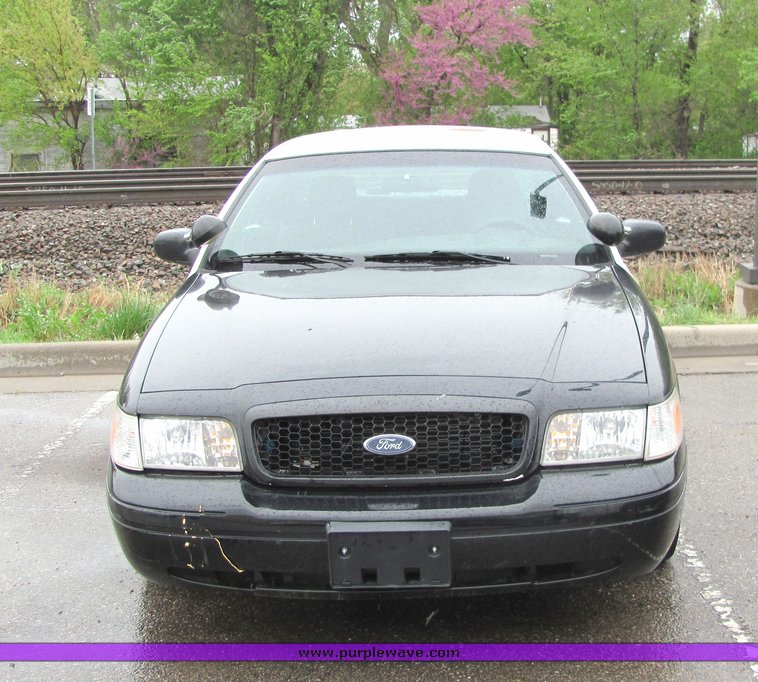 image for item 4066 2005 Ford Crown Victoria Police Interceptor