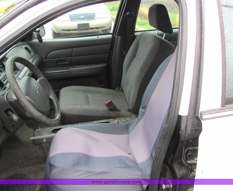 image for item 4066 2005 Ford Crown Victoria Police Interceptor