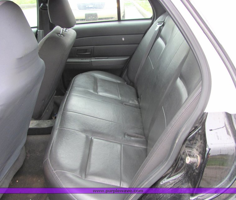 image for item 4066 2005 Ford Crown Victoria Police Interceptor