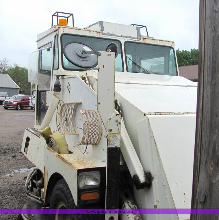 image for item 4068 Elgin Pelican P series street sweeper