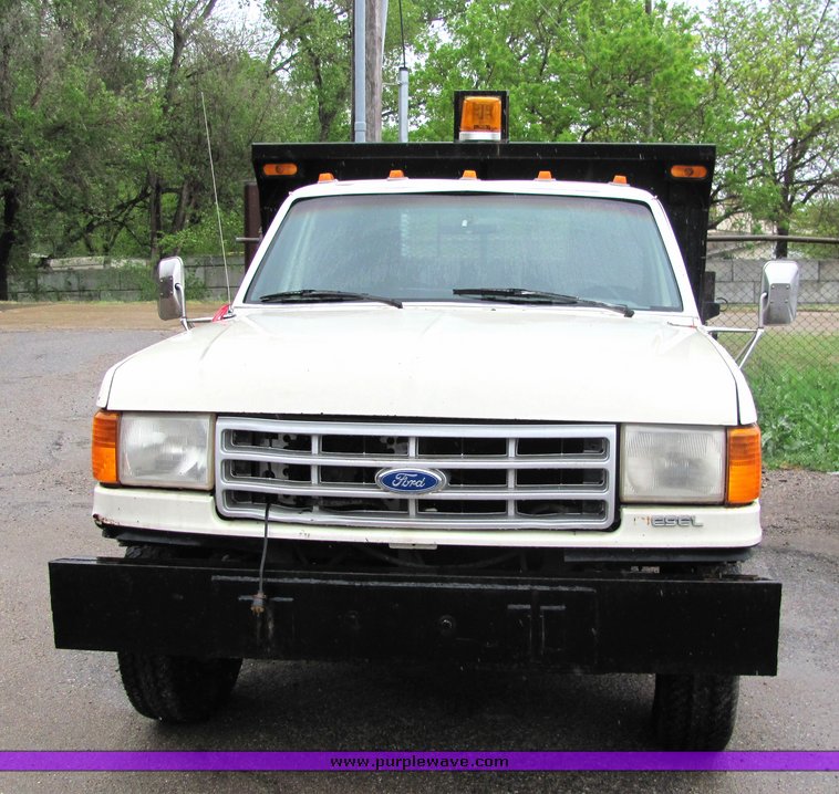 image for item 4069 1990 Ford F Super Duty dump bed truck