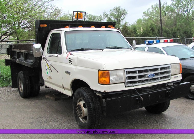 image for item 4069 1990 Ford F Super Duty dump bed truck