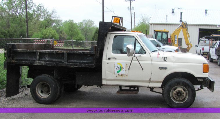 image for item 4069 1990 Ford F Super Duty dump bed truck