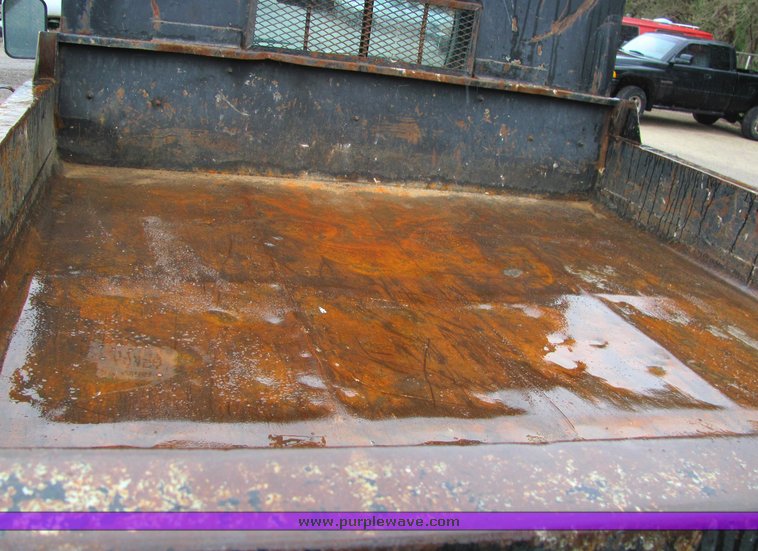 image for item 4069 1990 Ford F Super Duty dump bed truck