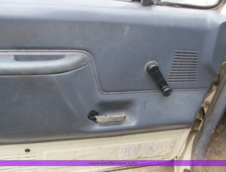 image for item 4069 1990 Ford F Super Duty dump bed truck